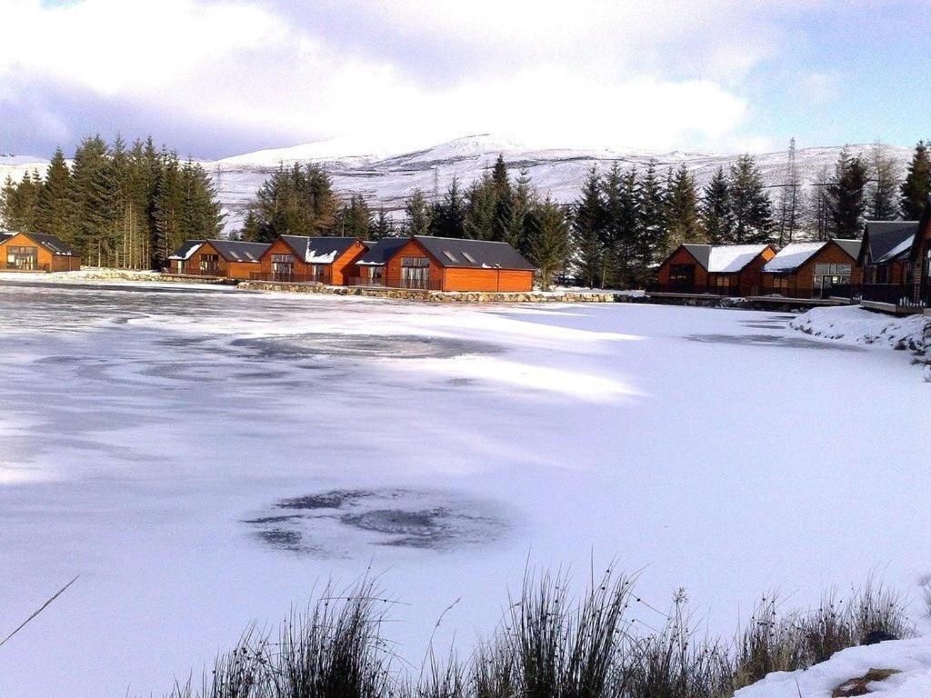 Lochside Lodge Glengoulandie Exterior photo